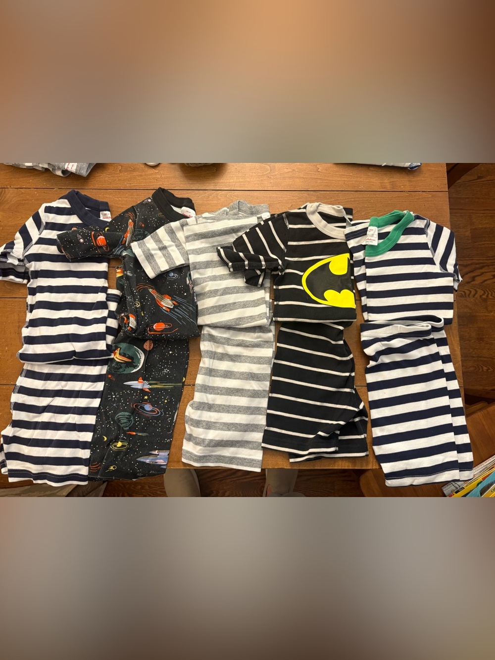 Bundle of 5 Hanna Andersson Short sleeve
Size 8 short sleeve pajamas